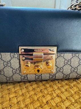 Pre-loved Gucci Black pad-lock Leather Shoulder Bag with Gold Lock